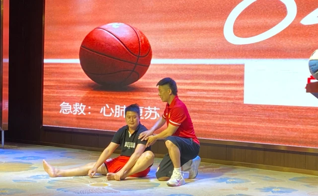 如何在篮球青训营中提升比赛经验?_1